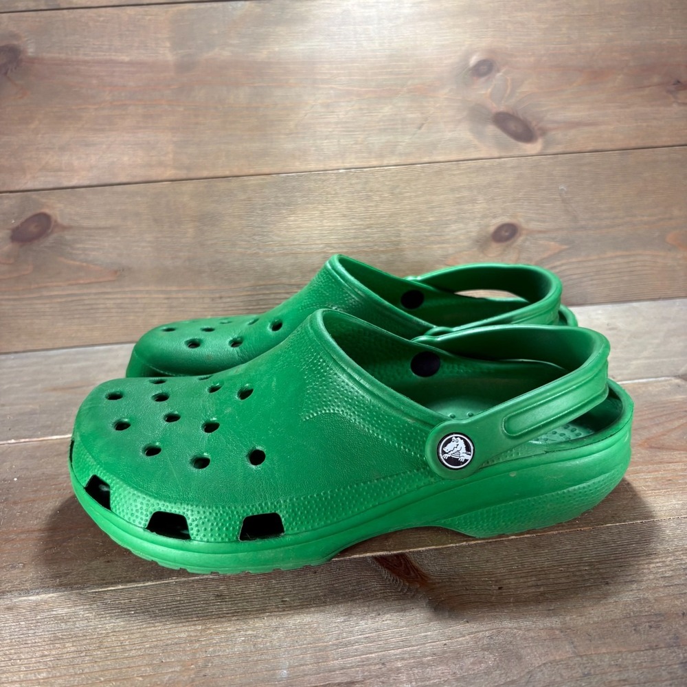 Crocs Classic Womens size 10 shoes Green Slip On Lightweight Comfort clogs
